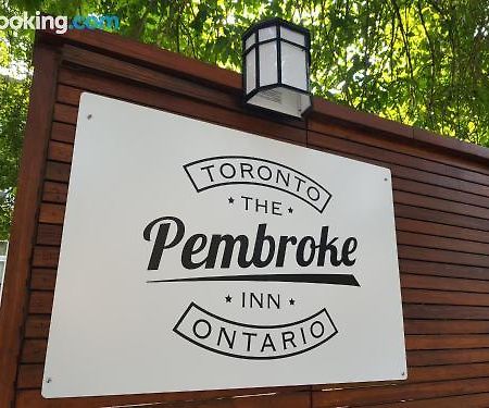 Pembroke Inn Toronto Bagian luar foto