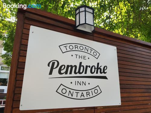 Pembroke Inn Toronto Bagian luar foto